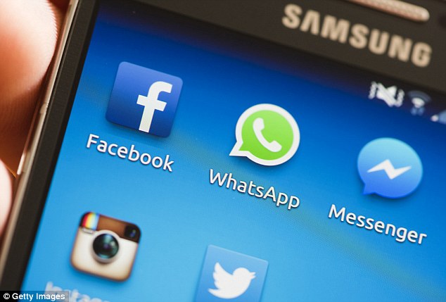 FACEBOOK ALLOWS NATIVE SHARING OF POSTS TO WHATSAPP